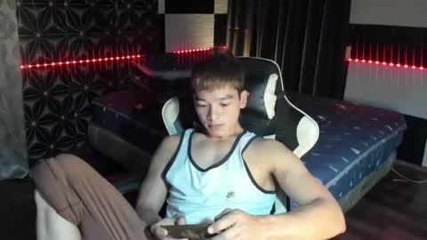 Snapshot of philhotbody chatting on 01-26-25, 01:36 AJ online show from 01-26-25, 01:36