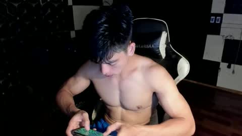 Snapshot of philhotbody chatting on 11-18-25, 10:20 AJ online show from 11-18-25, 10:20