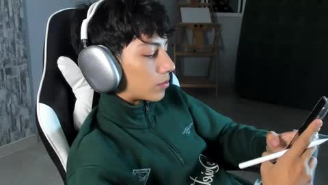 Snapshot of philipe_moonlight_ chatting on 03-03-25, 04:03 Phil. INDEPENDENT MODEL online show from 03-03-25, 04:03