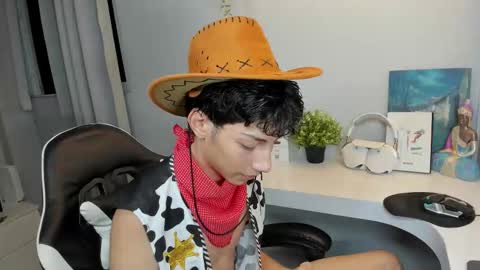 Snapshot of philipe_moonlight_ chatting on 11-01-25, 02:02 Phil. INDEPENDENT MODEL online show from 11-01-25, 02:02