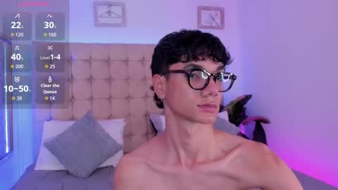 Snapshot of phillicious_ chatting on 11-05-25, 06:02 Phillip online show from 11-05-25, 06:02