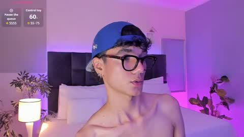 Snapshot of phillicious_ chatting on 11-10-25, 09:36 Phillip online show from 11-10-25, 09:36