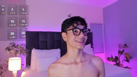 Snapshot of phillicious_ chatting on 11-12-25, 11:25 Phillip online show from 11-12-25, 11:25