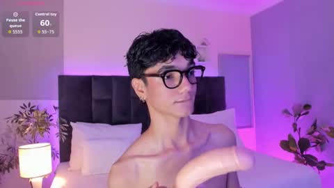 Snapshot of phillicious_ chatting on 11-16-25, 09:53 Phillip online show from 11-16-25, 09:53