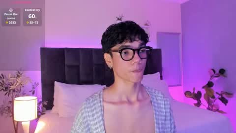 Snapshot of phillicious_ chatting on 11-22-25, 10:42 Phillip online show from 11-22-25, 10:42