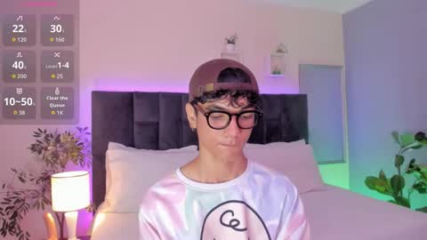 Snapshot of phillicious_ chatting on 12-04-25, 10:18 Phillip online show from 12-04-25, 10:18