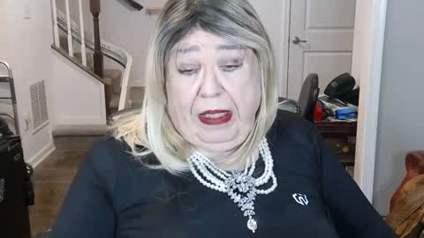 Snapshot of phillyguy195601 chatting on 09-28-25, 06:41 Geri online show from 09-28-25, 06:41