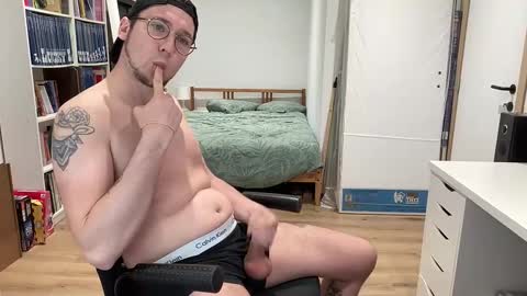 Philoud online show from 05-21-26, 07:54