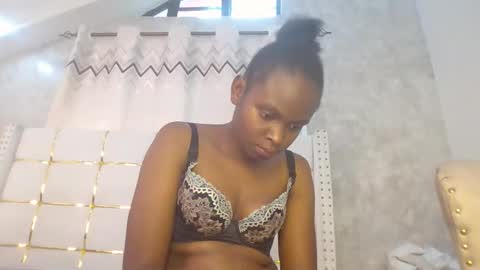 Snapshot of phoebe015 chatting on 02-07-26, 07:34 phoebe online show from 02-07-26, 07:34