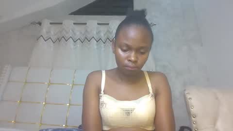 Snapshot of phoebe015 chatting on 02-10-26, 08:35 phoebe online show from 02-10-26, 08:35