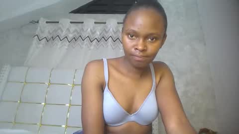 Snapshot of phoebe015 chatting on 02-16-26, 08:05 phoebe online show from 02-16-26, 08:05