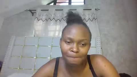 Snapshot of phoebe015 chatting on 02-20-26, 06:26 phoebe online show from 02-20-26, 06:26