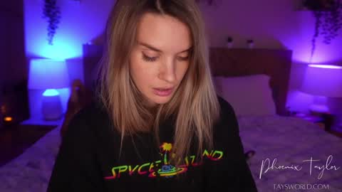 Snapshot of phoenix_taylor chatting on 01-10-26, 06:37 PHOENIX TAYLOR online show from 01-10-26, 06:37