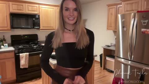 Snapshot of phoenix_taylor chatting on 02-06-26, 03:33 PHOENIX TAYLOR online show from 02-06-26, 03:33