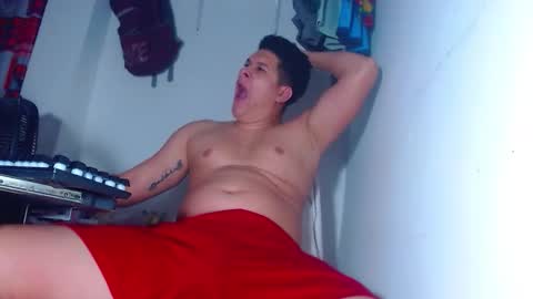 Snapshot of phoenixgnz08 chatting on 12-17-25, 12:00 AdnierGnz online show from 12-17-25, 12:00