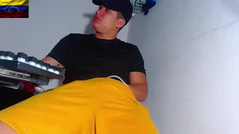 Snapshot of phoenixgnz08 chatting on 01-07-26, 12:40 AdnierGnz online show from 01-07-26, 12:40