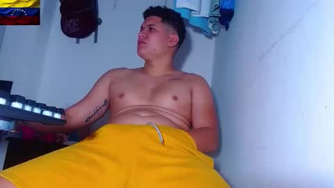 Snapshot of phoenixgnz08 chatting on 01-15-26, 02:10 AdnierGnz online show from 01-15-26, 02:10