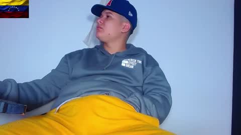 Snapshot of phoenixgnz08 chatting on 02-15-26, 02:47 AdnierGnz online show from 02-15-26, 02:47