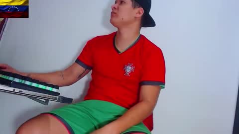 Snapshot of phoenixgnz08 chatting on 03-09-26, 12:31 AdnierGnz online show from 03-09-26, 12:31