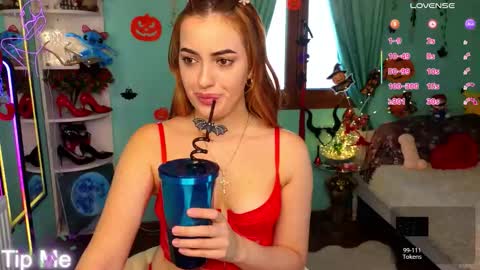 Snapshot of phoenixlunar chatting on 10-22-25, 07:08 Selena online show from 10-22-25, 07:08