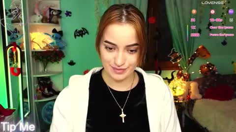 Snapshot of phoenixlunar chatting on 10-26-25, 03:29 Selena online show from 10-26-25, 03:29