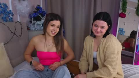 Snapshot of phyllisheart chatting on 12-25-24, 11:22 Lora black and Lili blonde welcome you here online show from 12-25-24, 11:22