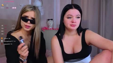Snapshot of phyllisheart chatting on 02-22-25, 02:52 Lora black and Lili blonde welcome you here online show from 02-22-25, 02:52