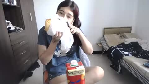 Snapshot of pia_alonzo30 chatting on 07-19-26, 08:01 izzy online show from 07-19-26, 08:01