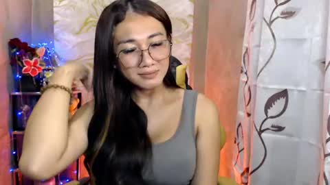 Pia online show from 06-24-26, 01:43