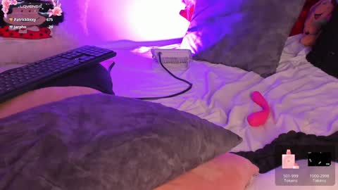 Snapshot of piafisher_ chatting on 02-04-25, 05:01 PIA FISHER online show from 02-04-25, 05:01