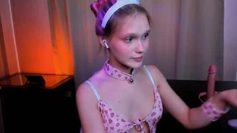 Snapshot of pickanicole chatting on 06-11-26, 04:32 Adeline online show from 06-11-26, 04:32