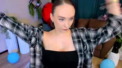 Emelie online show from 09-11-25, 07:47