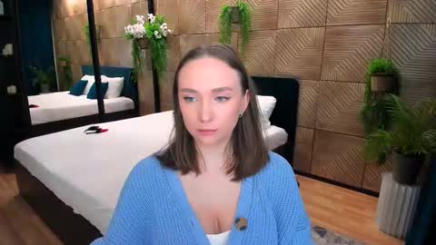 Emelie online show from 10-09-25, 10:13