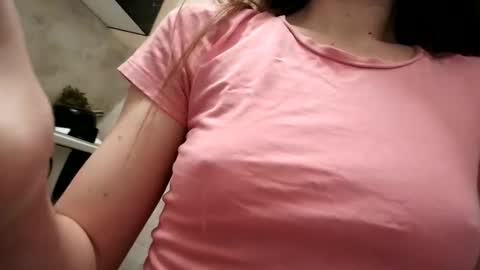 Snapshot of pieceofmoon chatting on 01-10-26, 07:04 Moonie online show from 01-10-26, 07:04