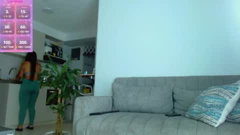 Snapshot of pielcanela361 chatting on 04-23-26, 08:11 Viviana online show from 04-23-26, 08:11