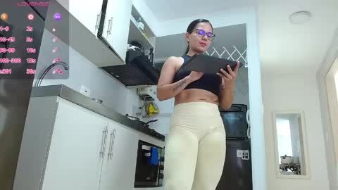 Snapshot of pielcanela361 chatting on 05-27-26, 03:20 Viviana online show from 05-27-26, 03:20