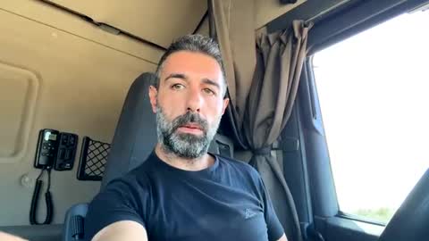 pierotu online show from 10-24-25, 10:22