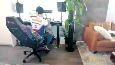 Snapshot of pierrefitch chatting on 03-12-25, 12:42 Pierre Fitch online show from 03-12-25, 12:42