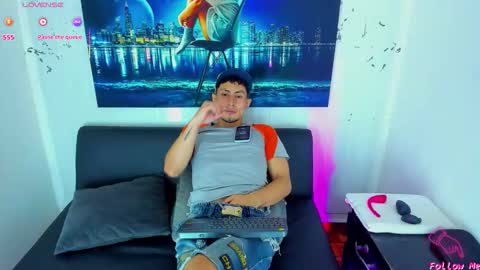 Snapshot of piggy_eddy chatting on 11-18-25, 02:54 Eddy Brock... Its a pleasure to talk to... online show from 11-18-25, 02:54