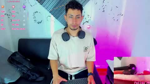 Snapshot of piggy_eddy chatting on 11-21-25, 12:59 Eddy Brock... Its a pleasure to talk to... online show from 11-21-25, 12:59