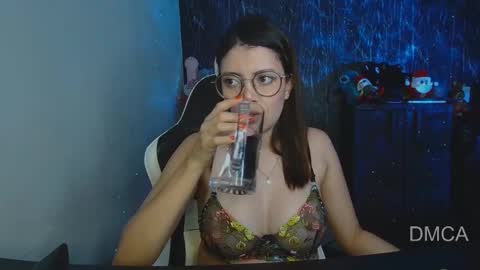 Snapshot of piixiie_d_oll chatting on 12-07-24, 01:25 Andrea G online show from 12-07-24, 01:25