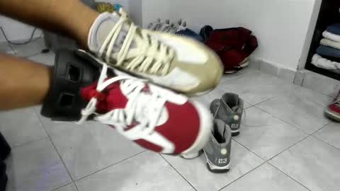 Snapshot of pikoro_gomez chatting on 12-18-25, 01:11 pikoro_gomez online show from 12-18-25, 01:11