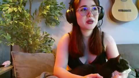 PilloGoddess online show from 11-22-25, 02:27
