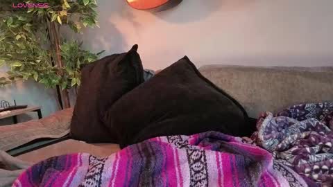 Snapshot of pillogoddess chatting on 03-12-26, 11:49 PilloGoddess online show from 03-12-26, 11:49