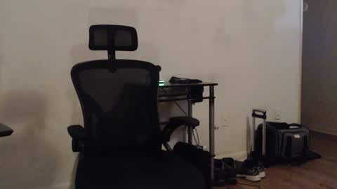 Snapshot of pilot_dave_69 chatting on 01-19-25, 01:01 Dave online show from 01-19-25, 01:01