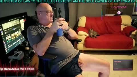 Snapshot of pilot_dave_69 chatting on 09-21-25, 02:57 Dave online show from 09-21-25, 02:57