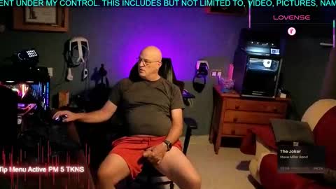 Snapshot of pilot_dave_69 chatting on 10-03-25, 06:27 Dave online show from 10-03-25, 06:27