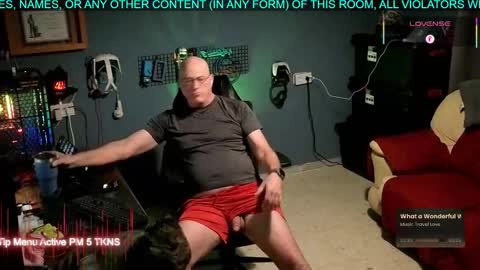 Snapshot of pilot_dave_69 chatting on 11-10-25, 05:06 Dave online show from 11-10-25, 05:06