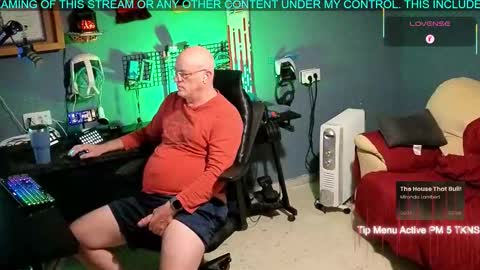 Snapshot of pilot_dave_69 chatting on 11-21-25, 06:34 Dave online show from 11-21-25, 06:34