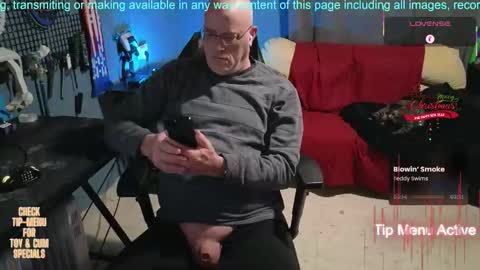 Snapshot of pilot_dave_69 chatting on 12-23-25, 04:21 Dave online show from 12-23-25, 04:21